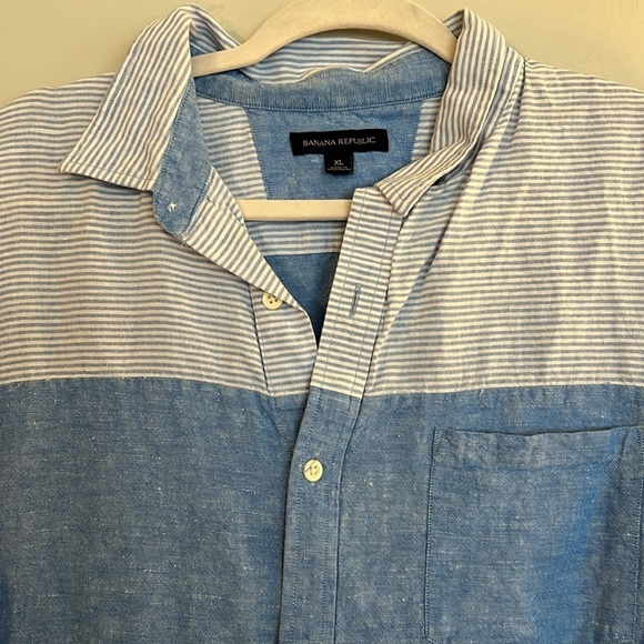 Banana Republic Seersucker and Linen Short Sleeve Button Up​​ - Picture 2 of 3